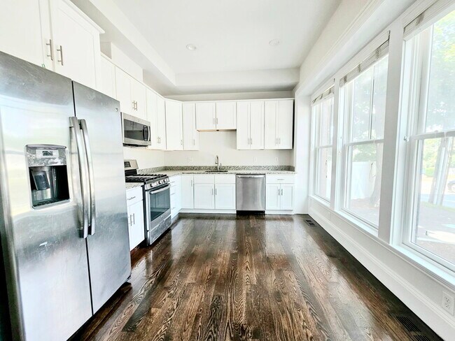 Foto del edificio - 2044 Beacon St