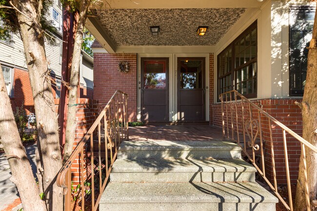 Entrada - 72 Dana St