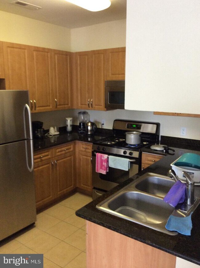 Building Photo - 12100 Garden Grove Cir