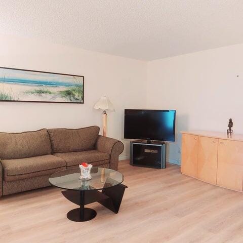 Foto del edificio - 767 Burgundy B