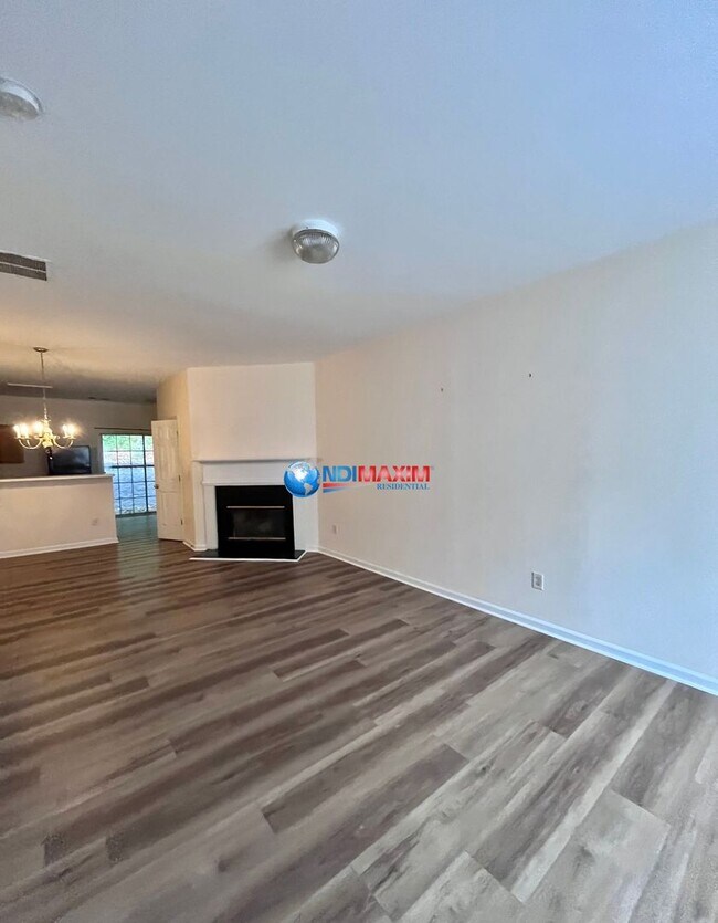 Foto del edificio - Townhome in Norcross with easy access to I-85