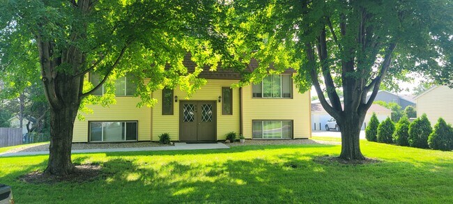 Foto del edificio - 604 8th Ave NE