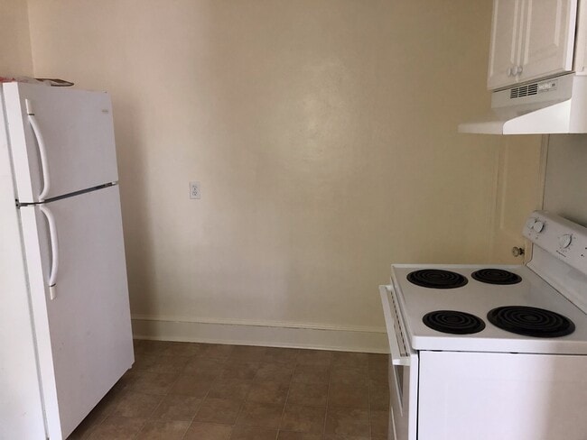 Building Photo - 137 Burnett St - PRE-LEASING FOR AUGUST 2024