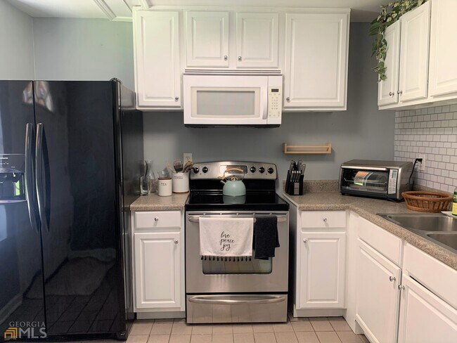 Foto del edificio - 1521 Timber Heights Dr