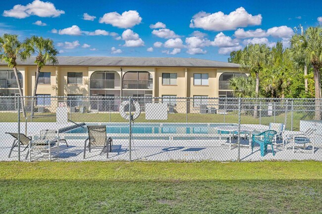 Foto del edificio - NOW AVAILABLE - Cozy 1/1 Condo in Lehigh Acres!