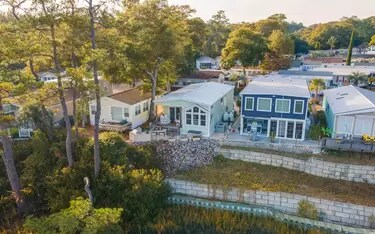 Foto del edificio - 5400 Little River Neck Rd