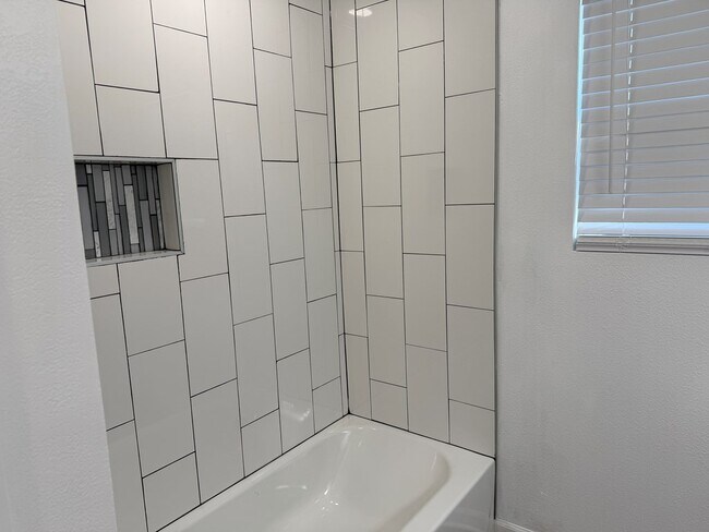 Foto del edificio - 2711 E 31st St