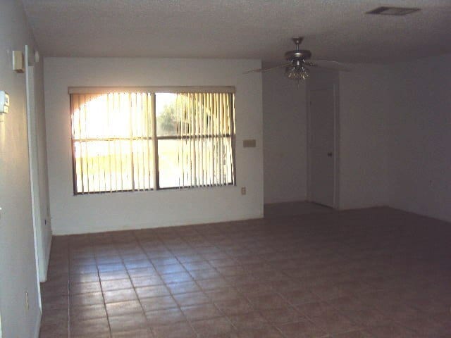 Building Photo - Duplex in Poinciana