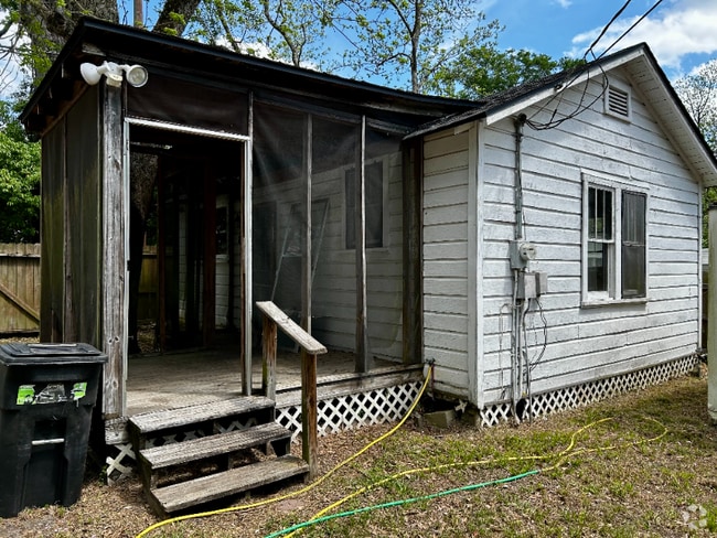 Building Photo - 308-310 S Bobcat Alley