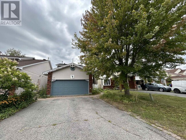 Building Photo - 461 Princess Louise Dr.