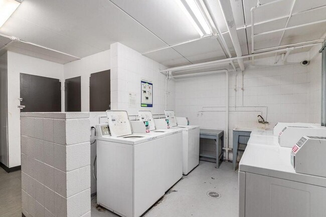 Photo du bâtiment - Hillsboro Place