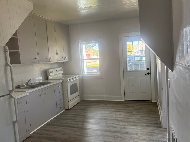 Foto del edificio - 477 3rd Ave NE
