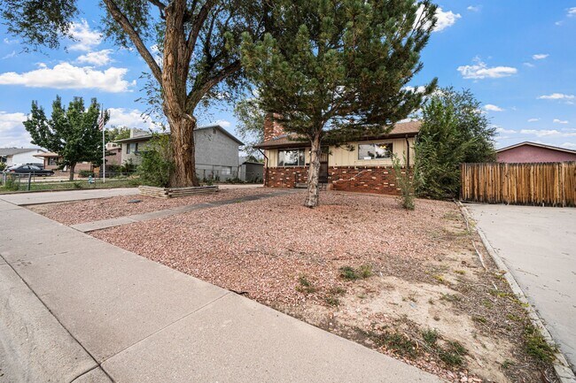 Foto del edificio - 4 Bed ranch home in Pueblo with Garage!