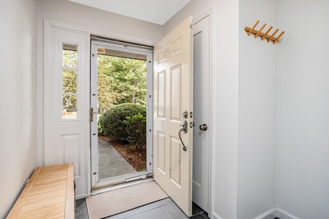 Building Photo - 313 Ridgefield Cir