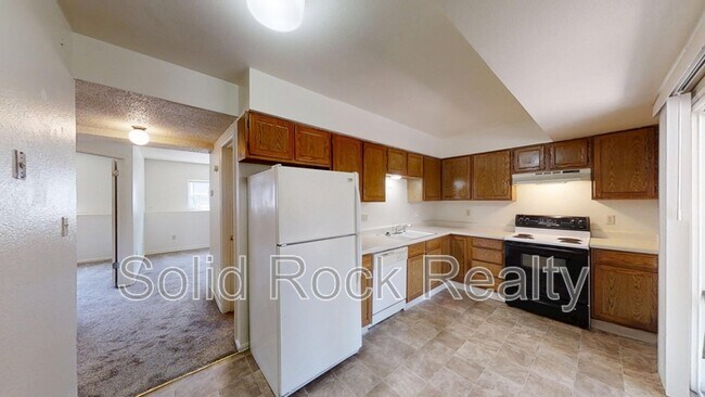 Building Photo - 445 Van Buren St