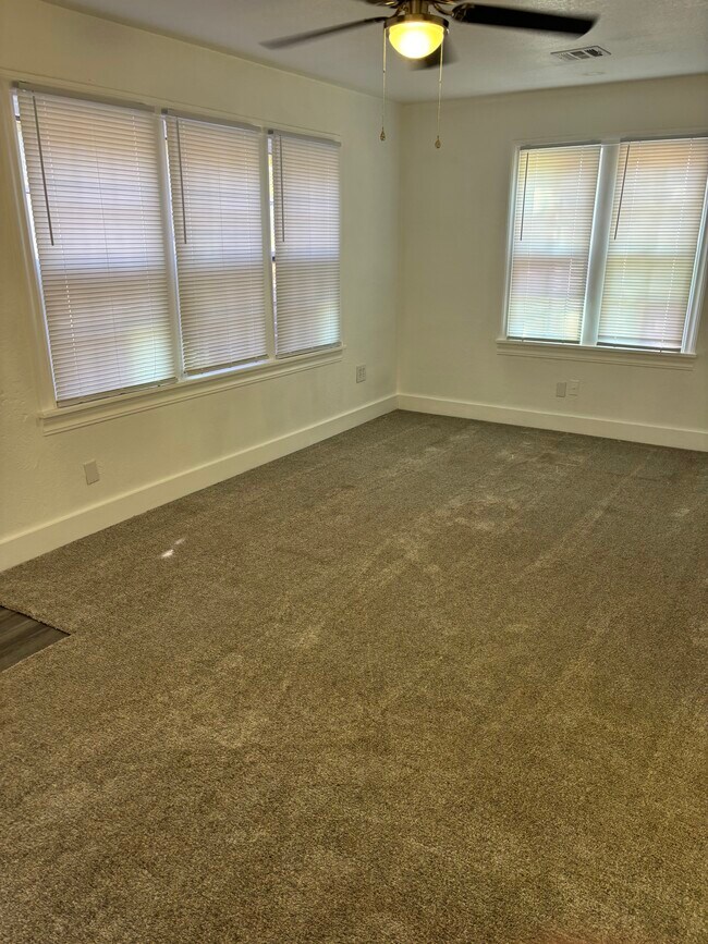 Sala de estar - 236 S Lowry St