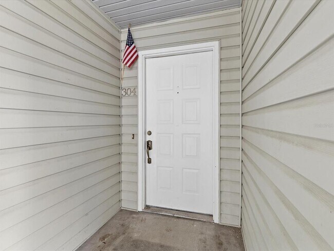Building Photo - 3127 W Sligh Ave