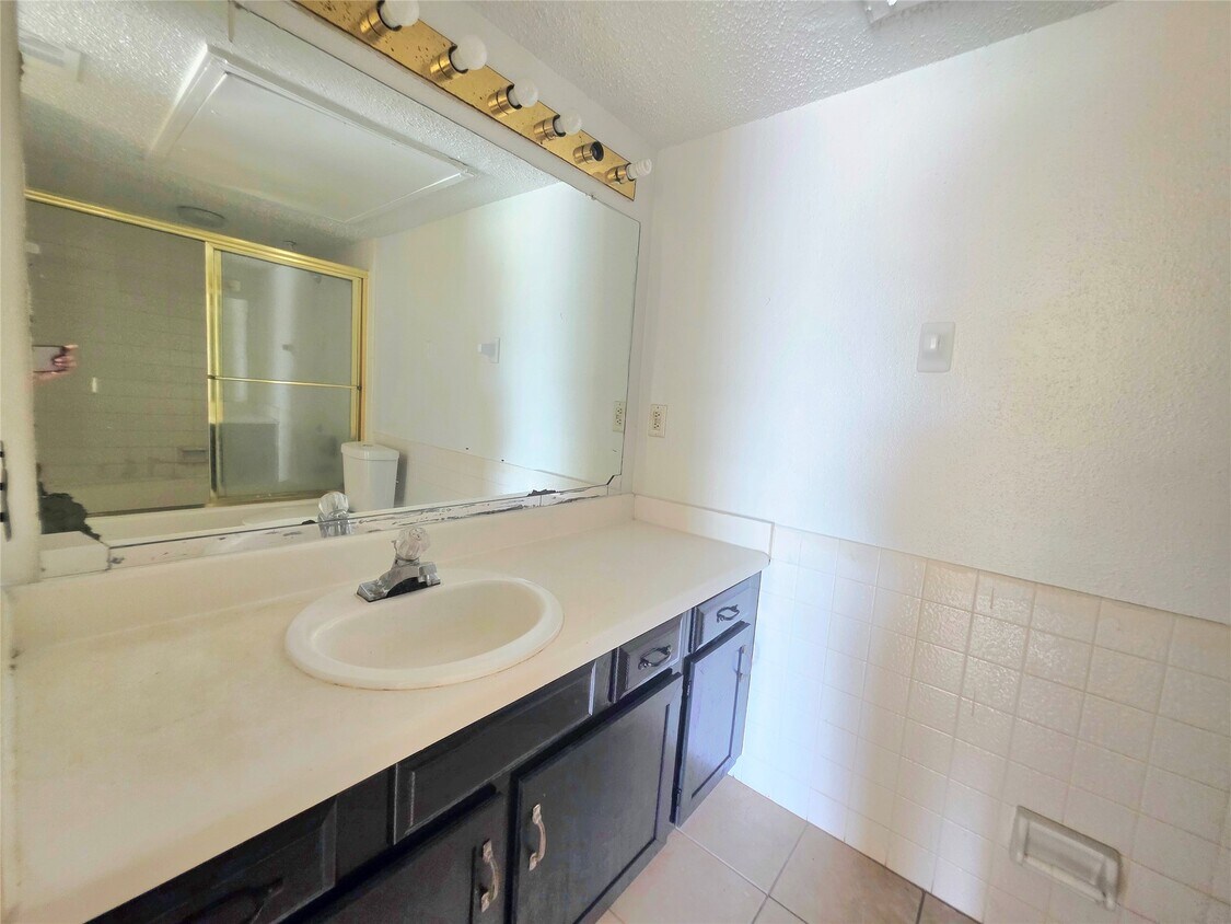 Foto del edificio - 2826 S Bartell Dr