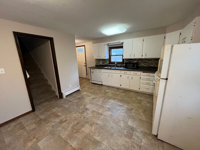 Building Photo - Spectacular 3 bedroom, 1 bathroom home in ...