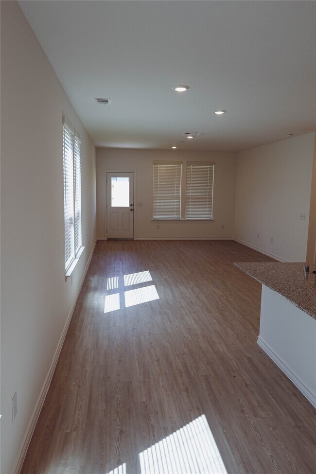 Foto del edificio - 15161 Canyon Rapids Rd