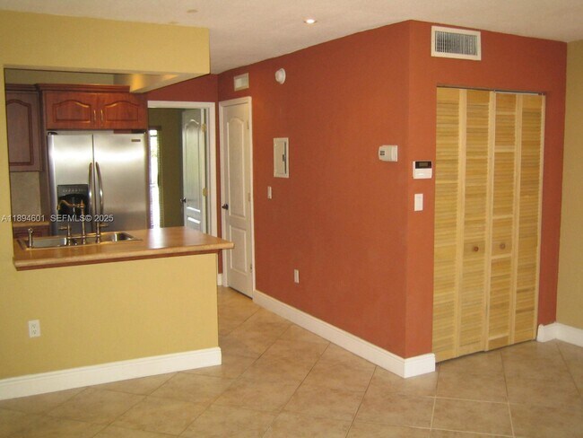 Foto del edificio - 10824 N Kendall Dr