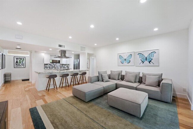 Foto del edificio - 11830 Pebblewood Dr