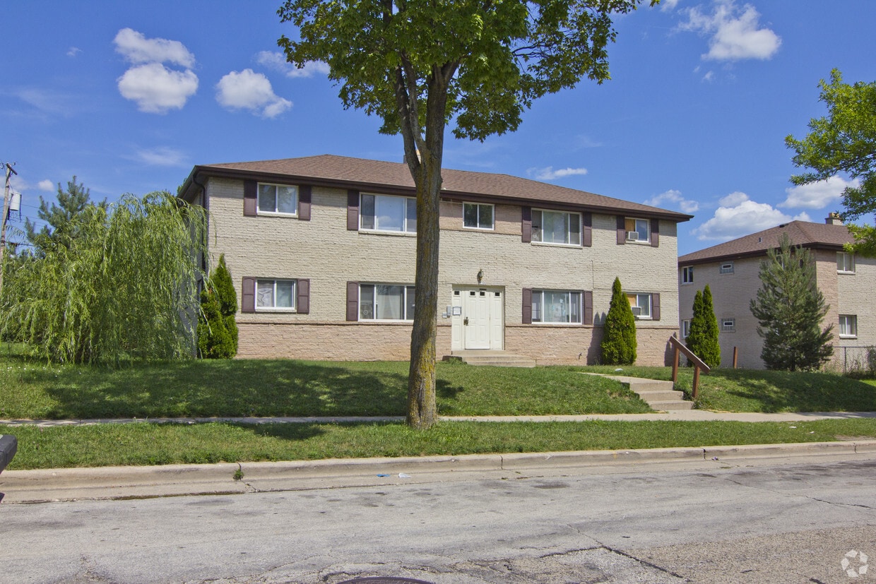 Building Photo - 7730 W Bender Ave