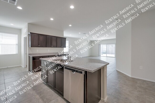 Foto del edificio - 4655 W Basil Ave
