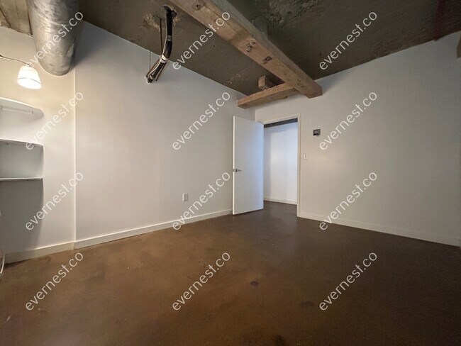 Foto del edificio - 244 Peters St SW