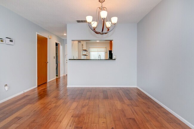 Foto del edificio - Cozy Move-in ready 2 Bed / 2.5 Bath Townho...