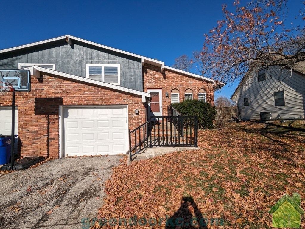 Primary Photo - 1602 E Cedar Pl