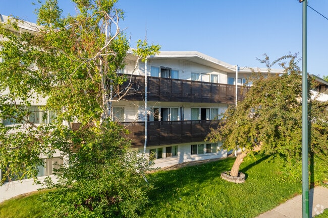 Building Photo - Bankview 1711 Apartments