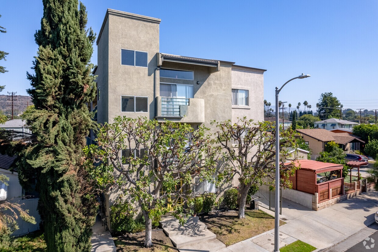 Primary Photo - 2245 Las Colinas Ave.