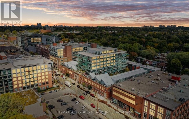 Building Photo - 201-201 Carlaw Ave