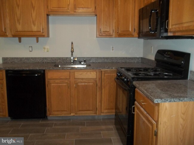 Building Photo - 4908 Tall Cedar Ct