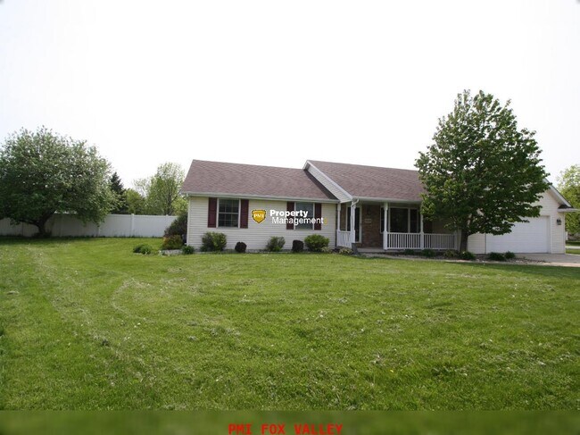 Building Photo - W2445 Hickory Park Dr