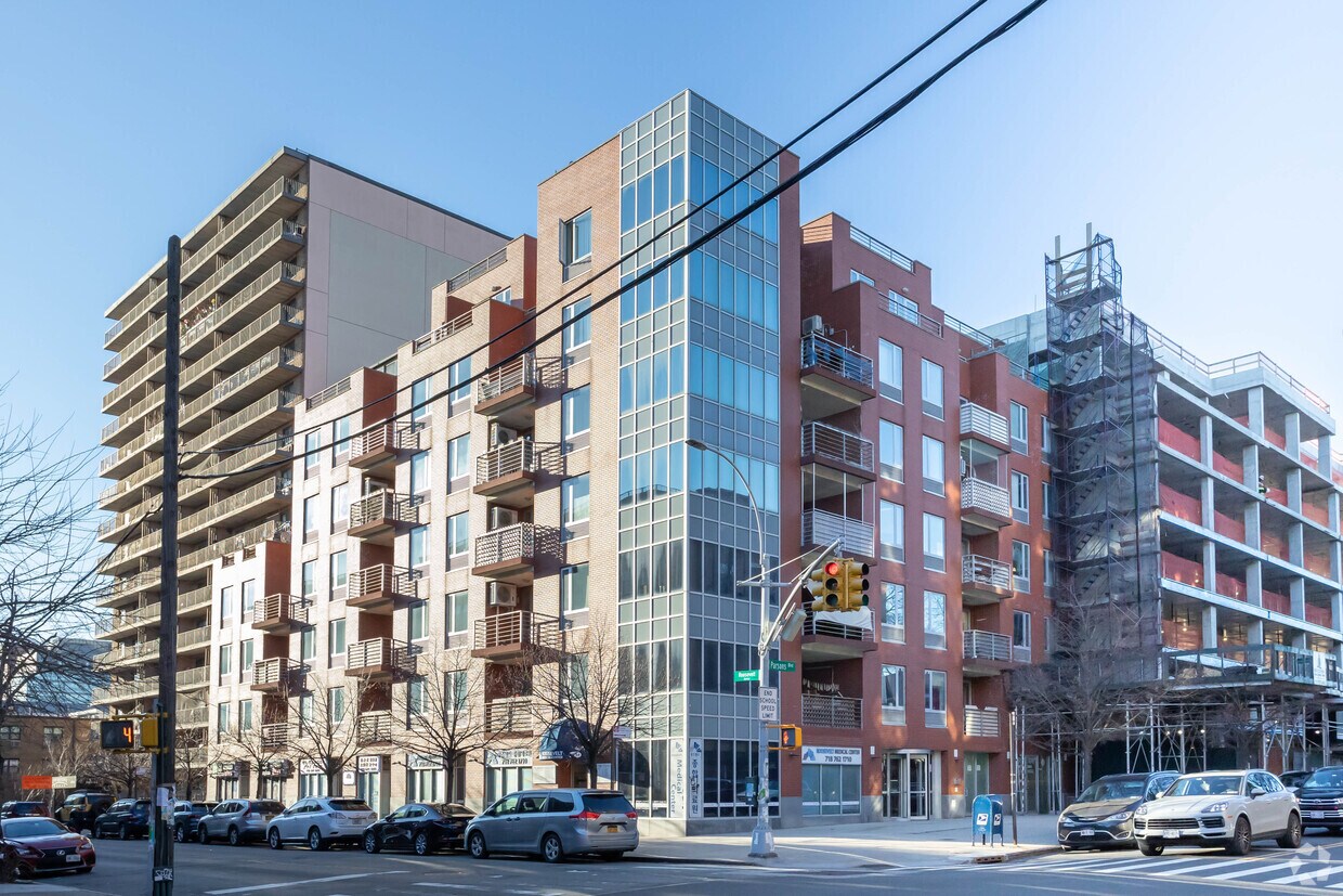 Primary Photo - Parsons Condominium
