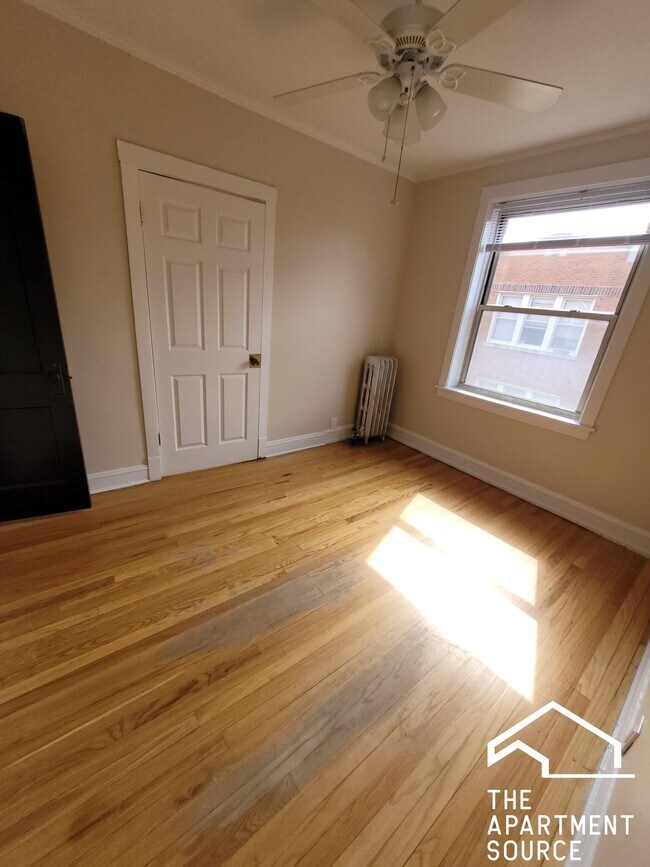 Foto del edificio - 2342 W Touhy Ave