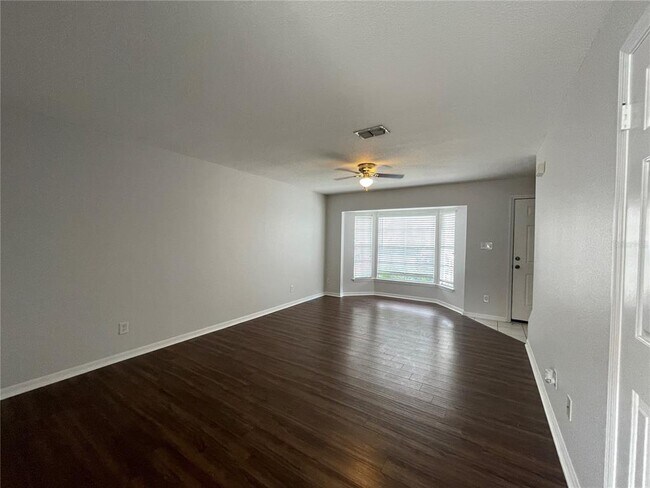 Foto del edificio - 13543 Embassy Park Ct