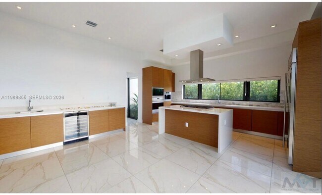 Foto del edificio - 16580 Sunset Way