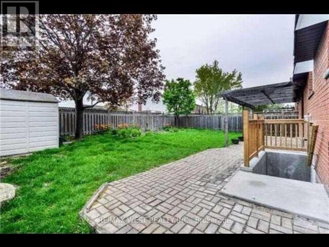 Building Photo - 18 Linkdale Rd