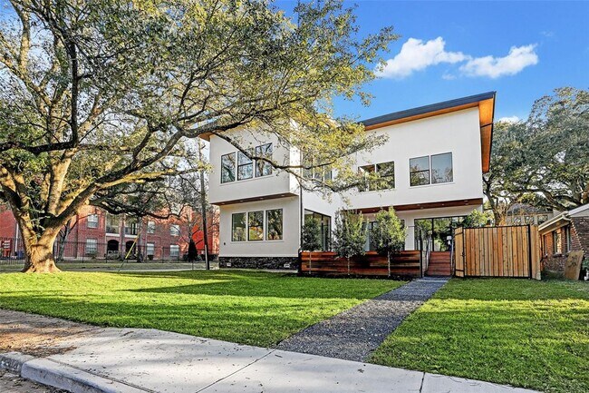 Building Photo - 3021 Maroneal St