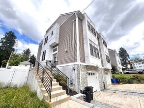 Building Photo - 488 Evergreen Ave