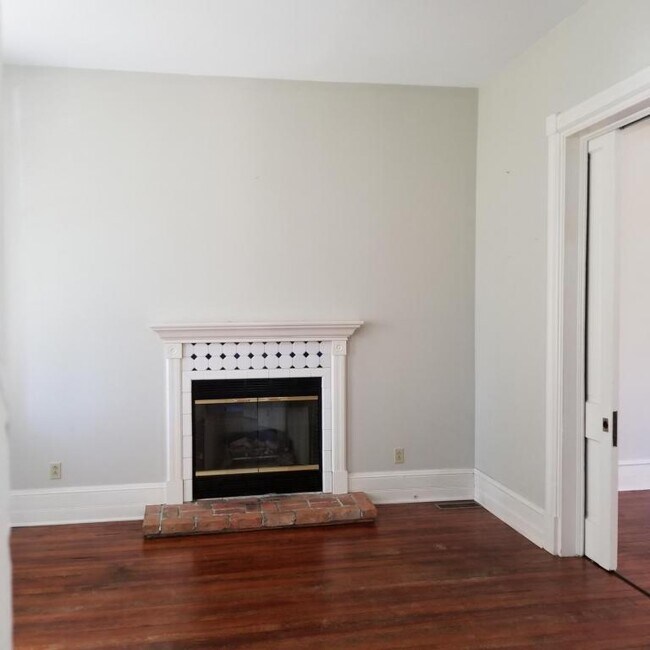 Foto del edificio - 2424 Birch Ave