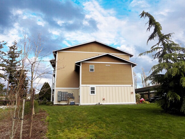 Foto del edificio - Roomy 2 Bedroom Condo With Washer & Dryer! ***Single Occupancy Only***