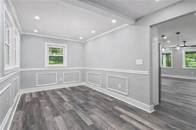 Building Photo - 724 Cowan Rd SE