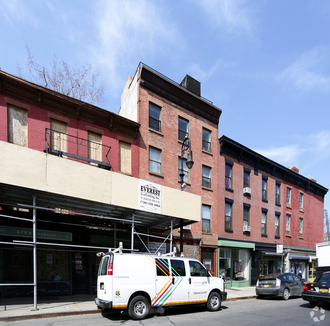 Building Photo - 250 Smith St