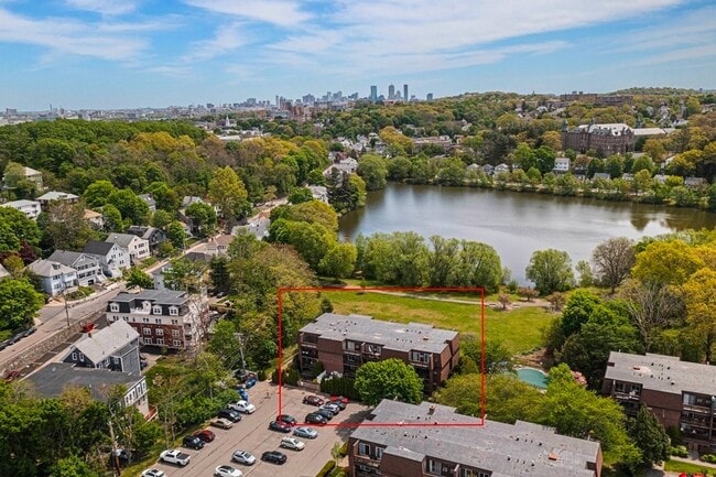 Foto del edificio - 140 Kenrick St