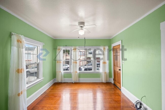 Foto del edificio - 130 Templeton Ave