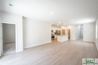 Building Photo - 255 Lillian St